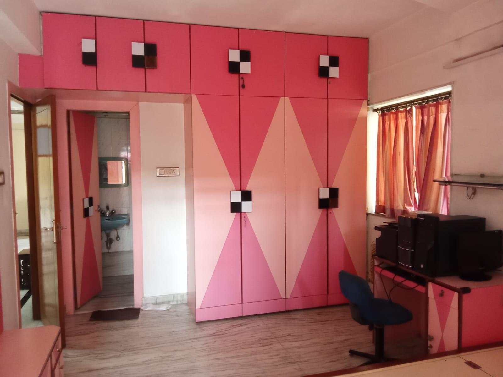 Ready to Move 3 BHK flat at Chakraberia Road South, Bhowanipore